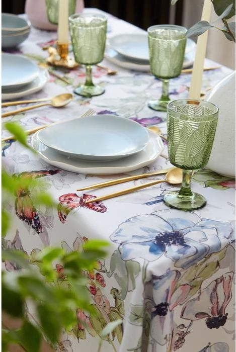 Скатерть Доляна Watercolor 150*220 +/- 2 см, 100% п/э